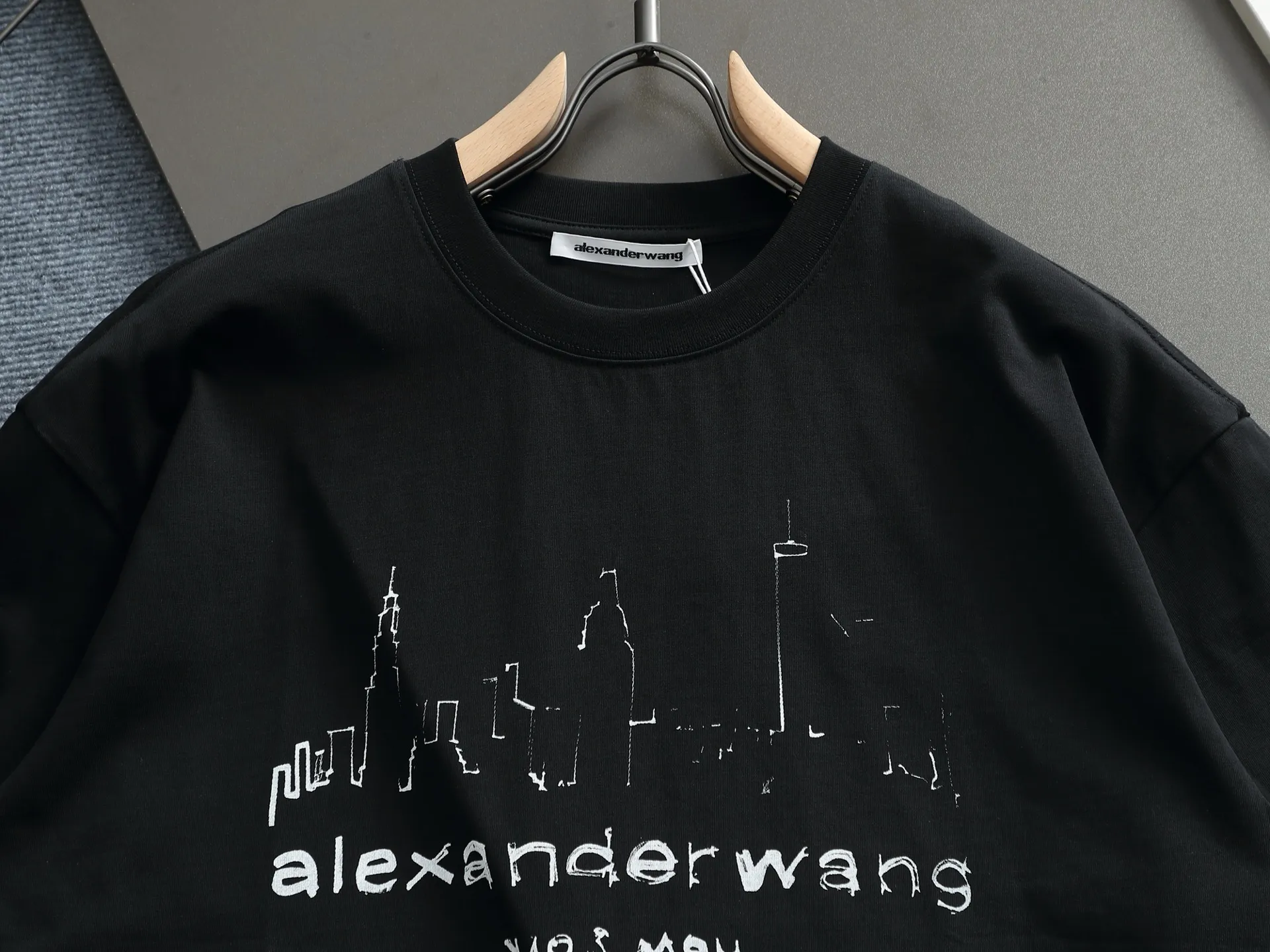 Alexanderwang 2025 New Arrival Same Style👫 T ， ！ ， ， logo ！ ， Versatile， ， ！ ！ Classic Versatile T ， logo ！ ！ Quality ， ！！ ：Black White Size：XS S M L